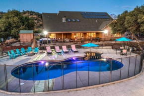 Mountain Elegance w pool, spa, projector